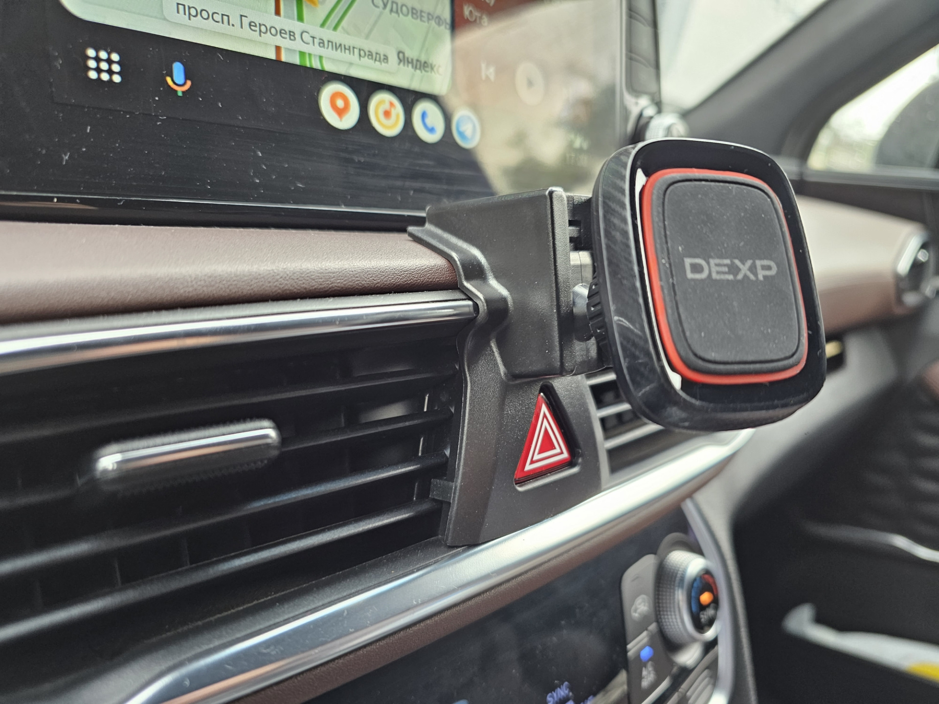 Куда же деть телефон — Hyundai Santa Fe (4G), 2,2 л, 2019 года ...