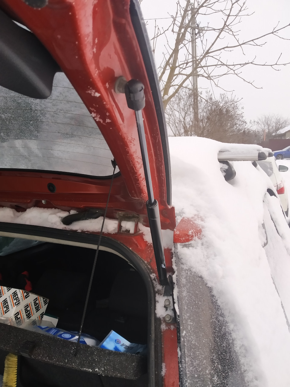 Замена амортизаторов багажника — Suzuki SX4 (1G), 1,6 л, 2008 года ...