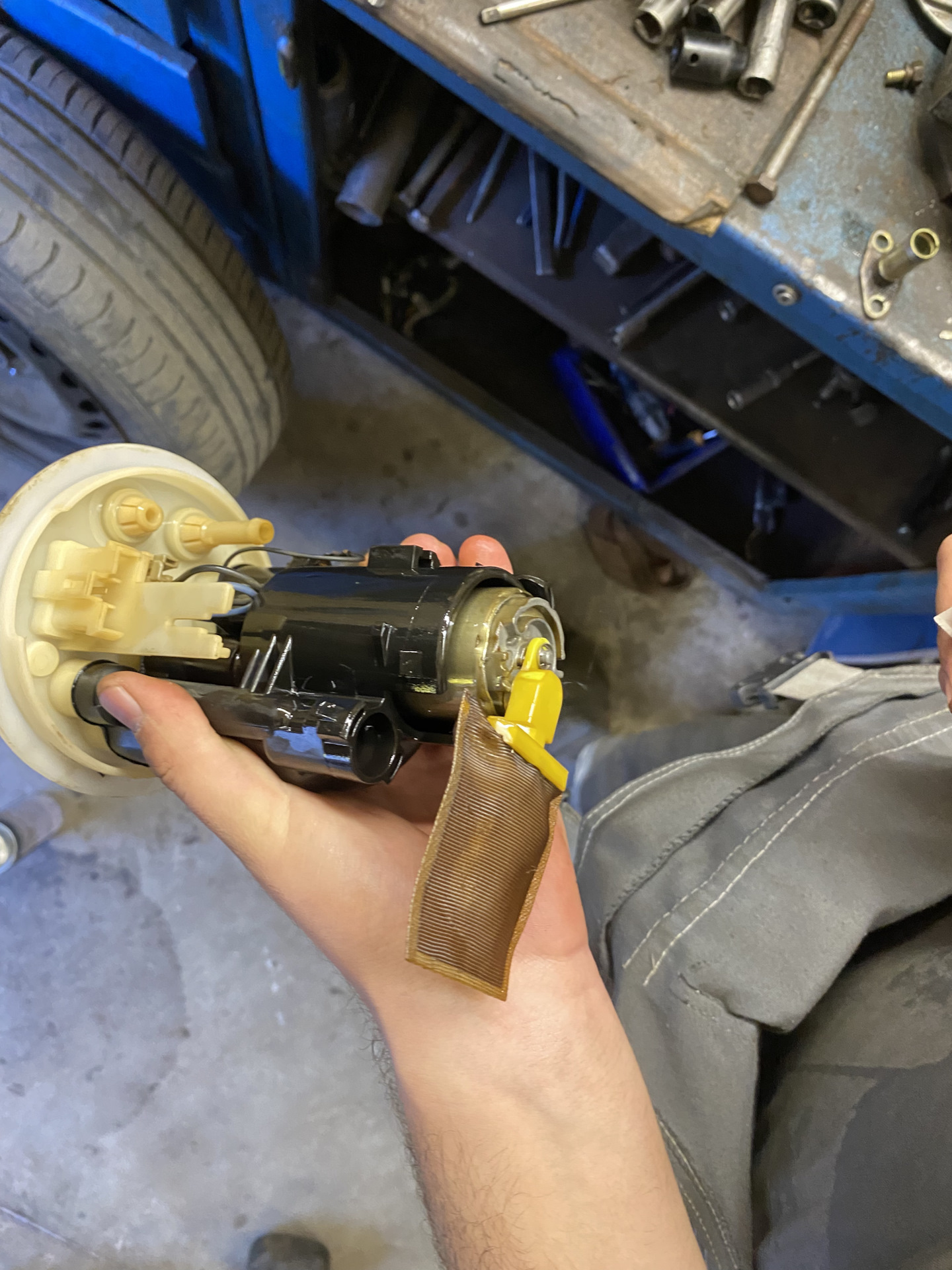 Замена топливного фильтра и шпилек — Mitsubishi Lancer IX, 2 л, 2005 ...