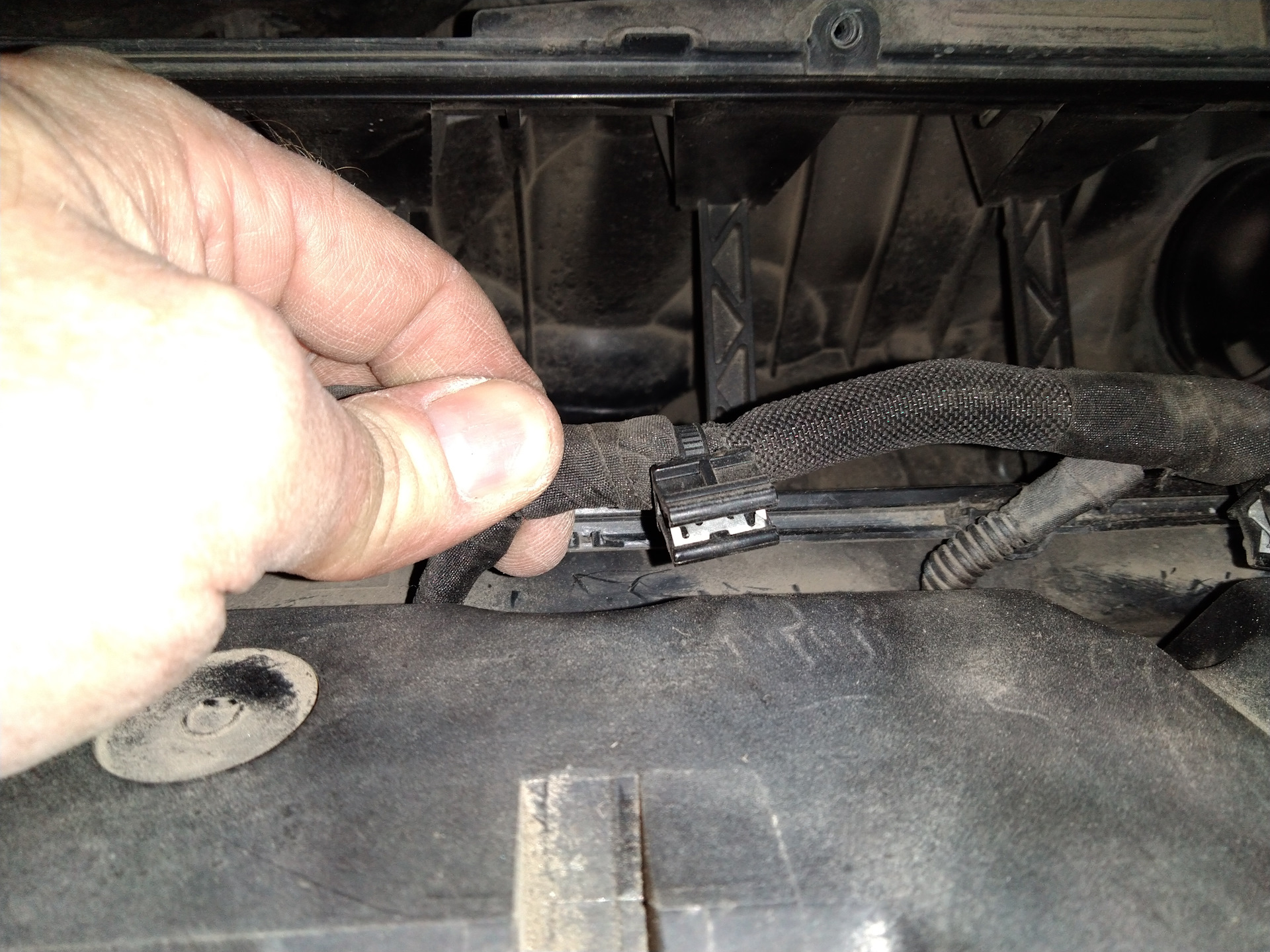 Замена прокладки клапанной крышки двигателя EP6 на Ситроене С 4, DS 4 ...