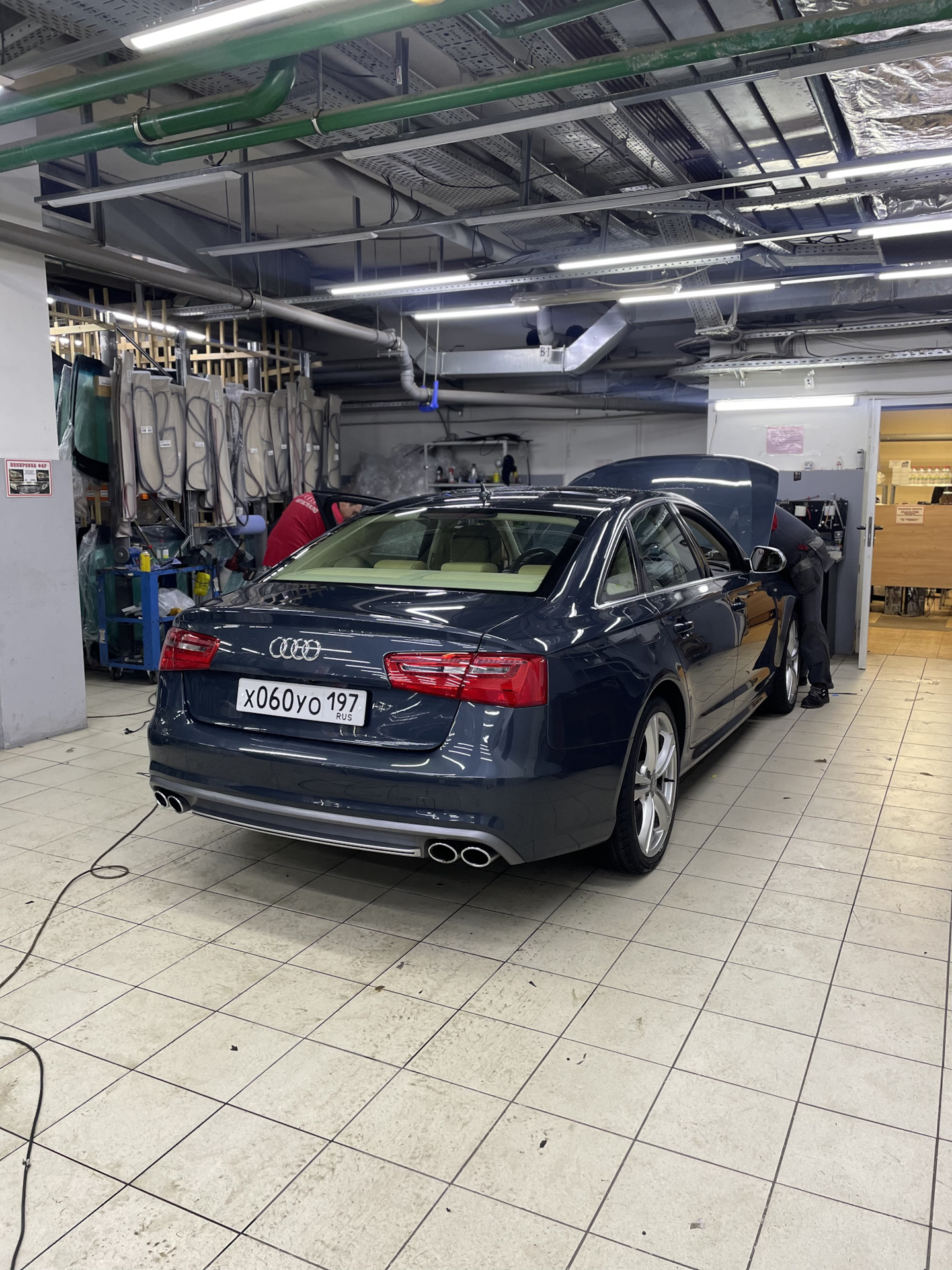 #3 Замена лобового стекла. — Audi A6 (C7), 3 л, 2011 года | визит на ...