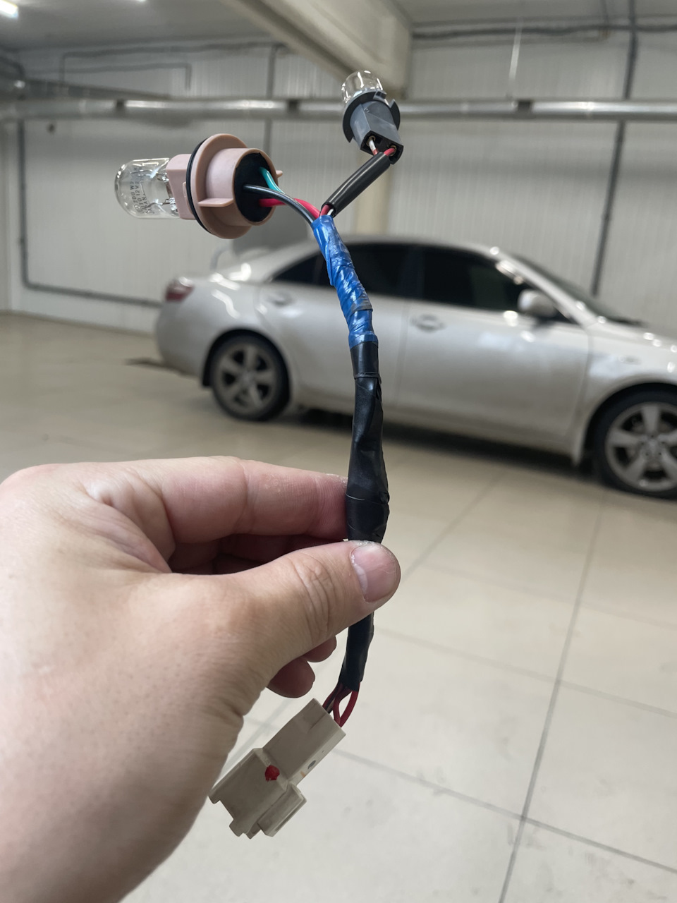 Дополнительный задний габарит ! — Toyota Camry (XV40), 2,4 л, 2008 года ...