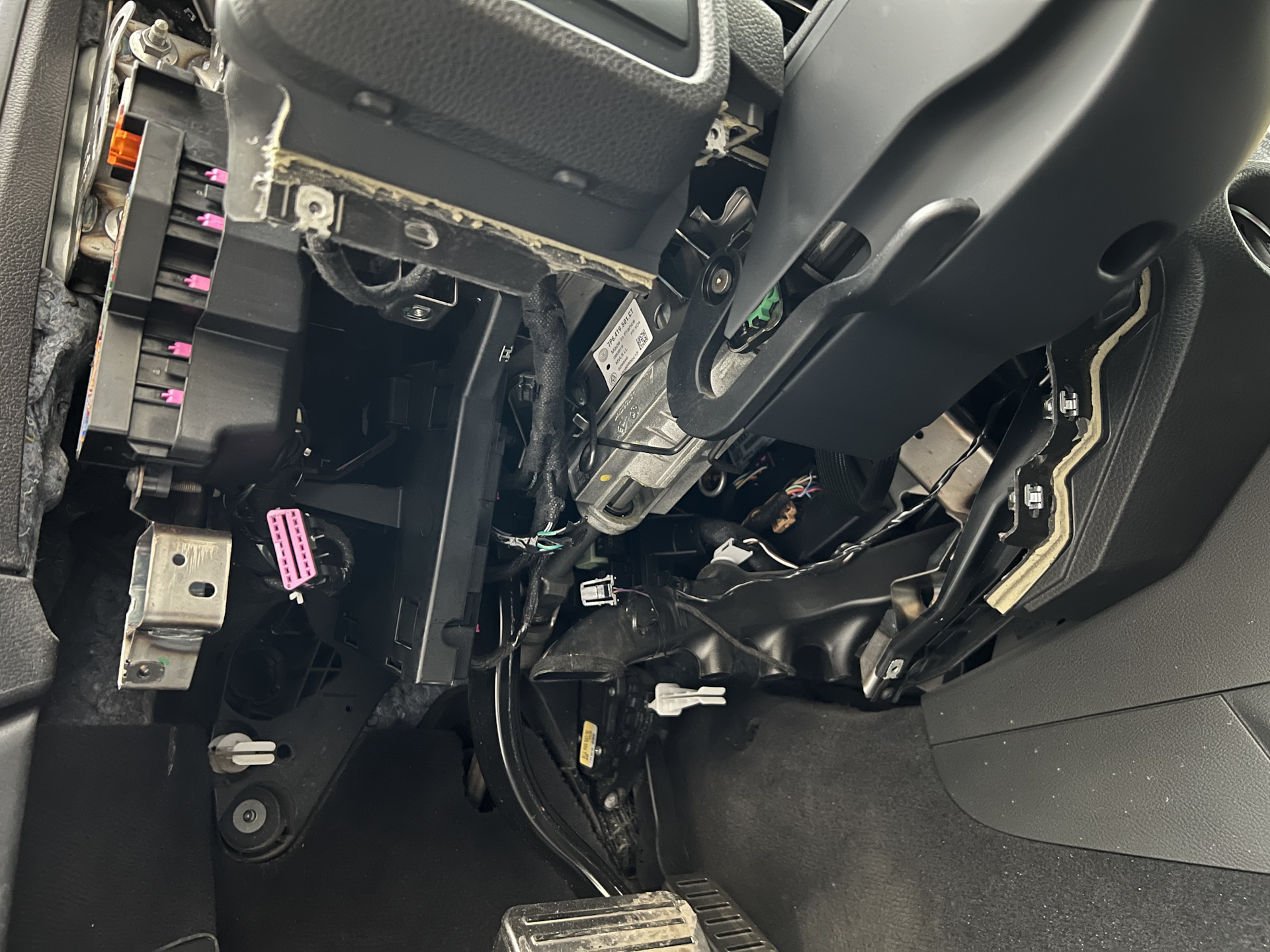 Демонтаж сигнализации Starline — Volkswagen Touareg (2G), 3 л, 2016 ...