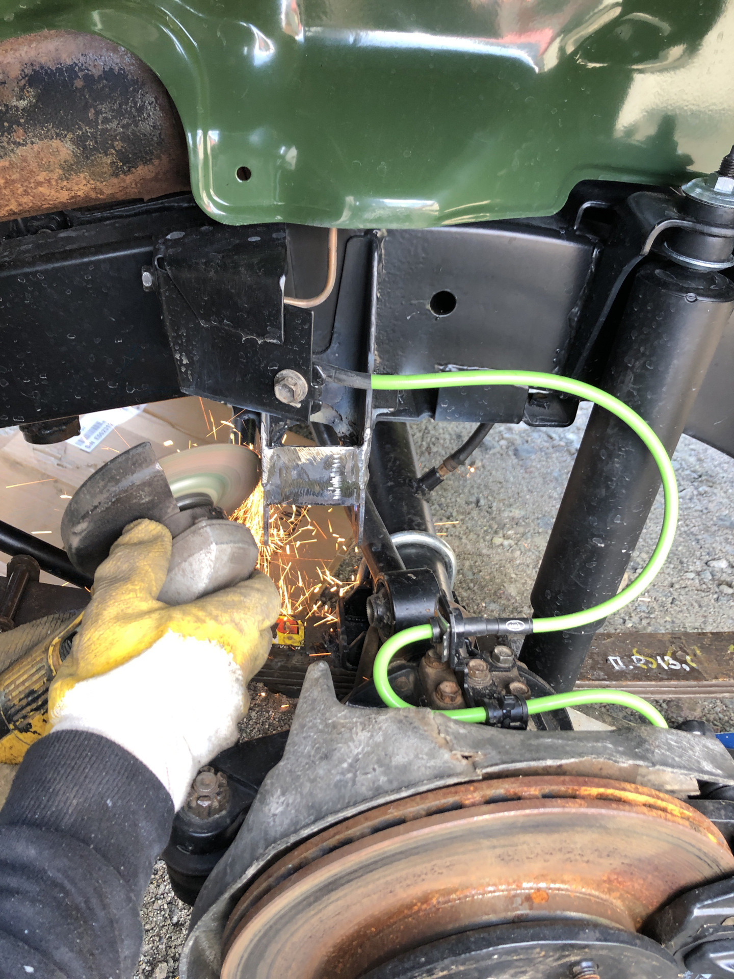 Крепление тяги панара. — Daihatsu Rocky (1G), 2,8 л, 1987 года | своими ...