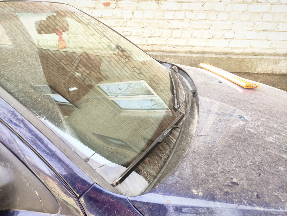 И сбоку — Ford Mondeo III