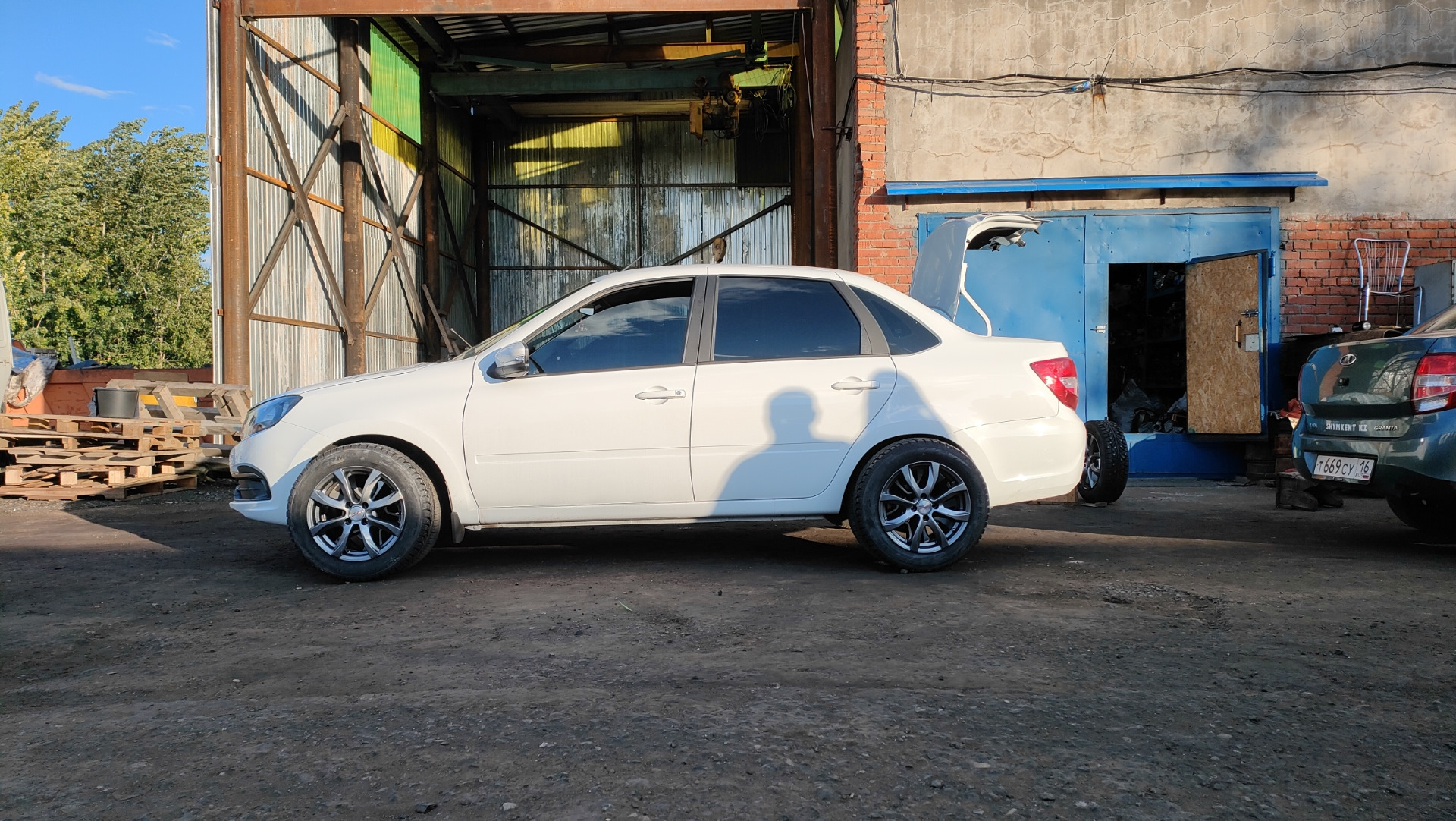 Диски, шины на гранту — Lada Гранта (2G) FL, 1,6 л, 2023 года ...