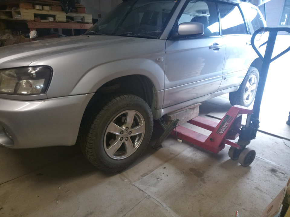 Домкрат. — Subaru Forester (SG)