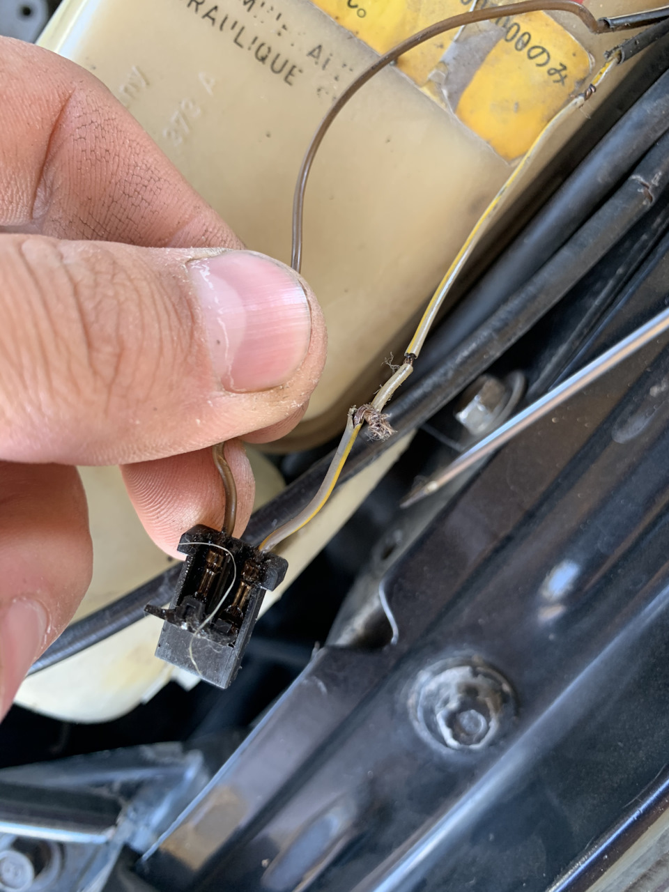 Ошибка 00526 — Выключатель стоп-сигнала-F. — обрыв цепи — Audi S6 (C4 ...