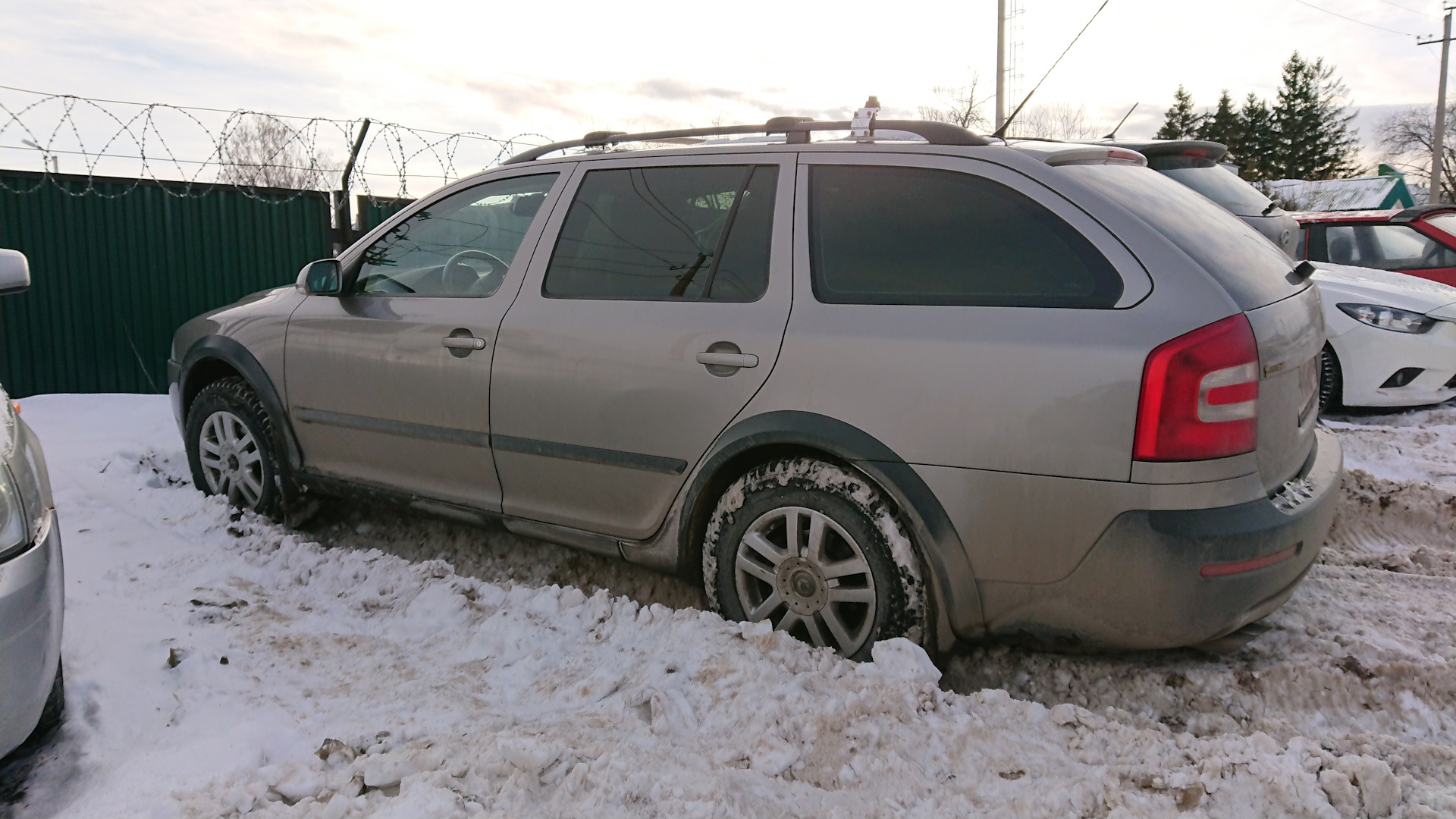 Skoda Octavia Scout антенна