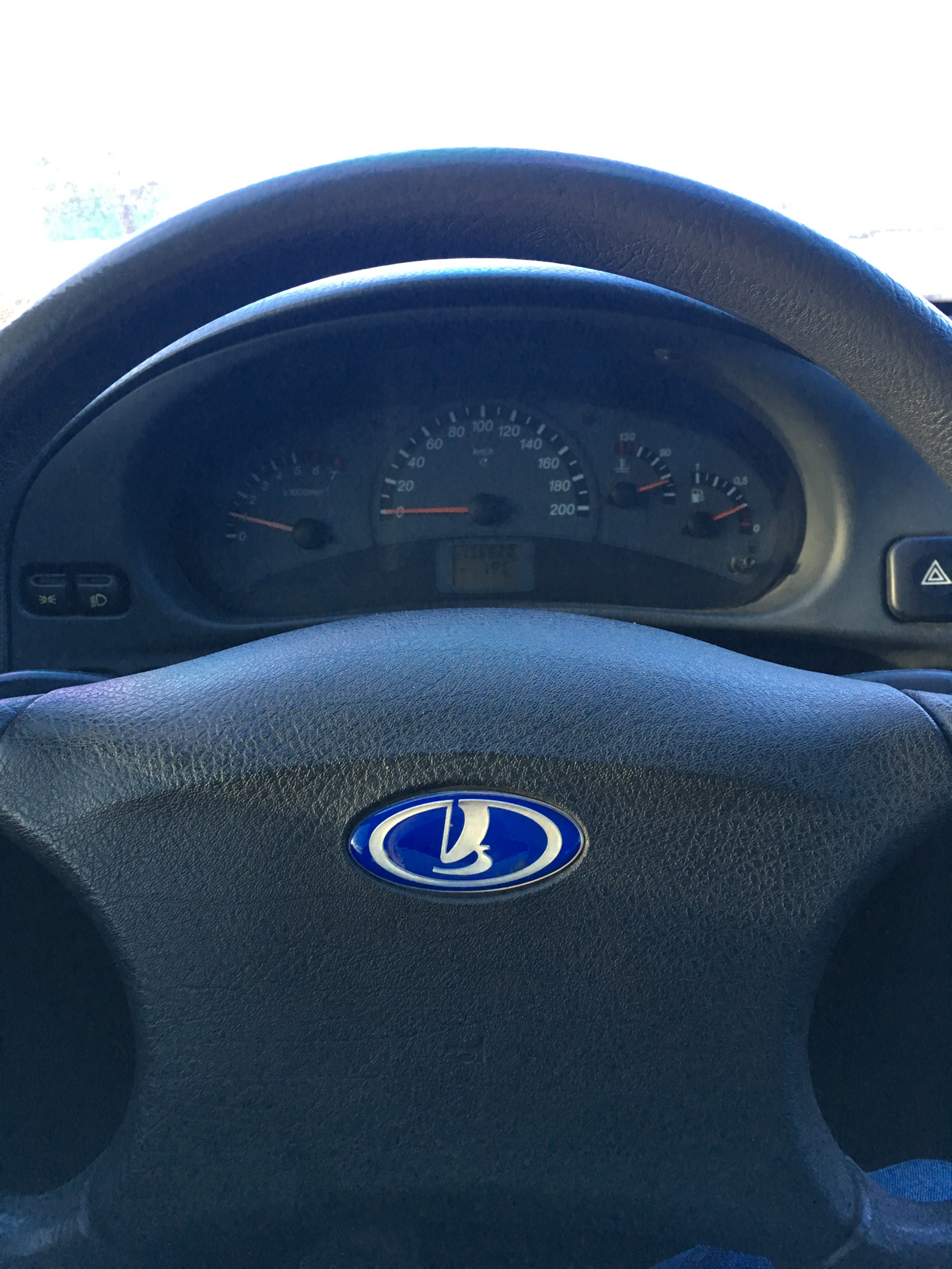 Калина загорается руль. Руль калина 2 спорт. Руль приора 2 на ваз 2114. Калина приборка 2110. Руль калина 1.