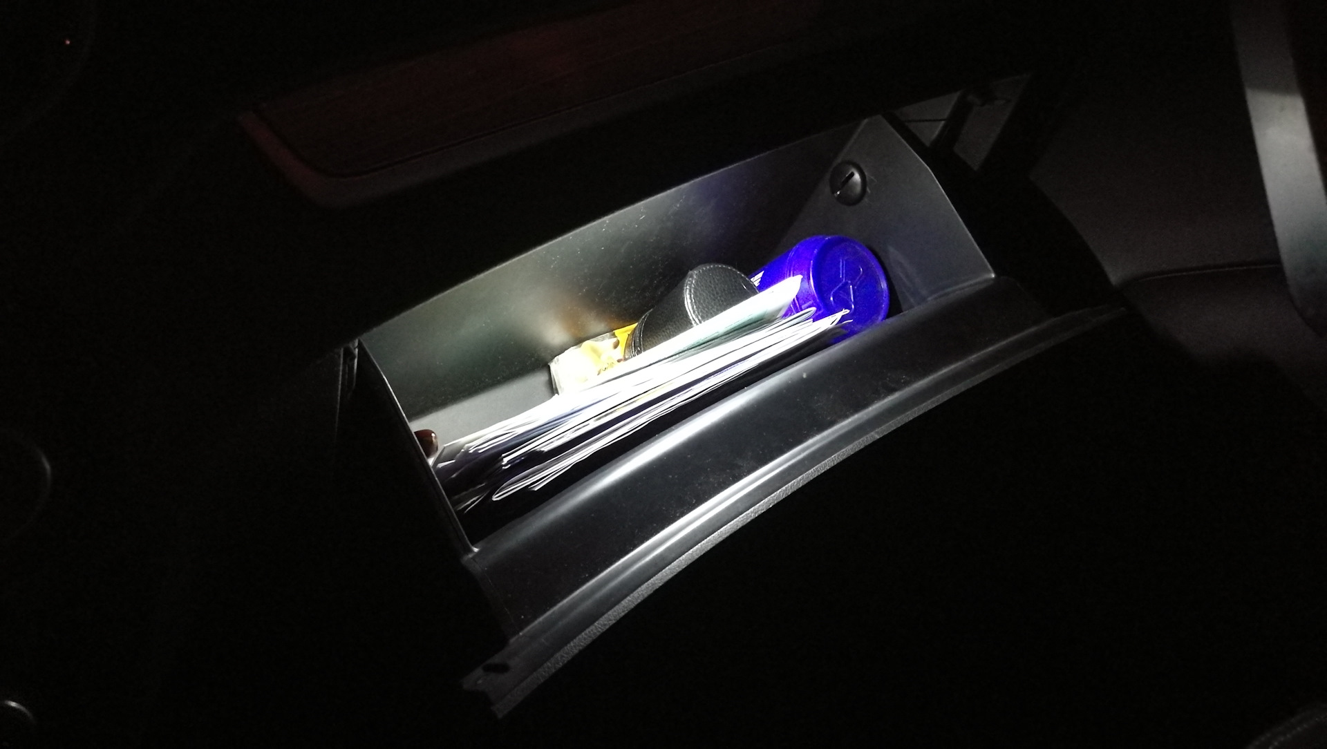 освещение перчаточного ящика