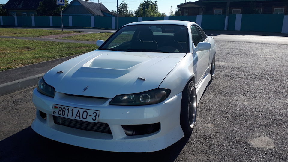 15 от 2000. Silvia s15 левый руль. Nissan Silvia s15 левый руль.