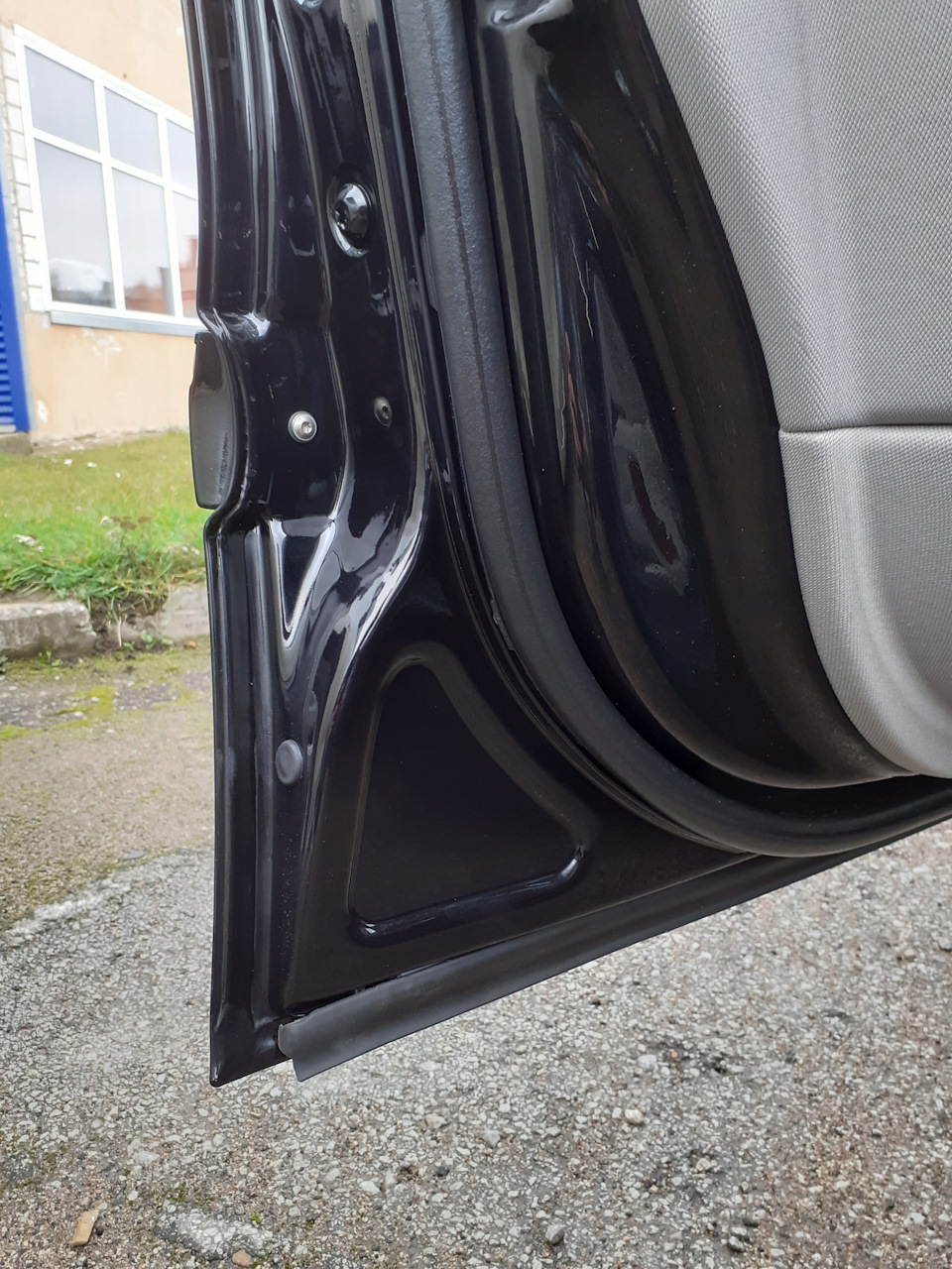 Удаление коррозии с кромок задних арок и покраска. — Mercedes-Benz E ...