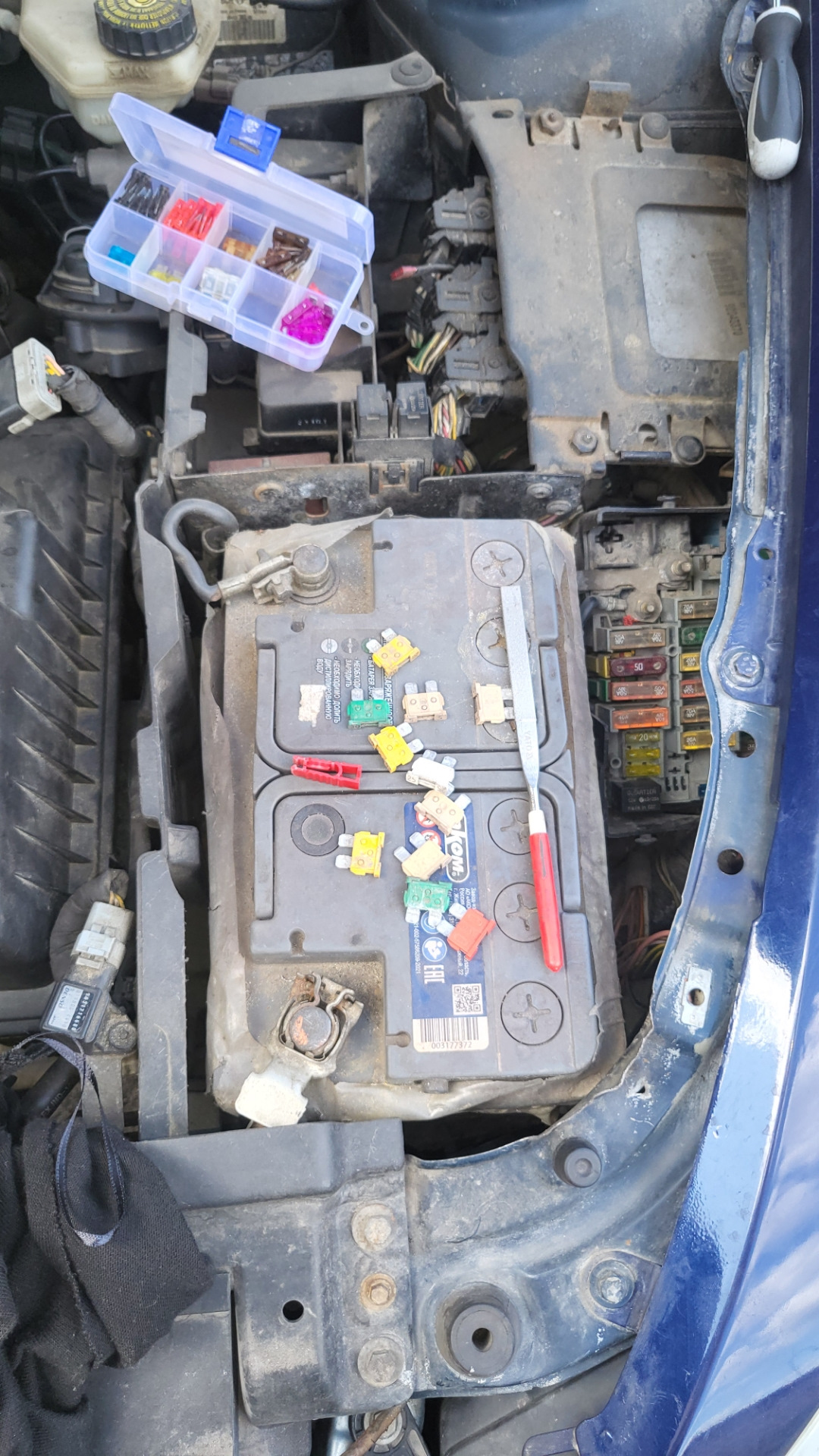 Предохранители, проводка — Peugeot 607, 2,2 л, 2001 года | своими ...