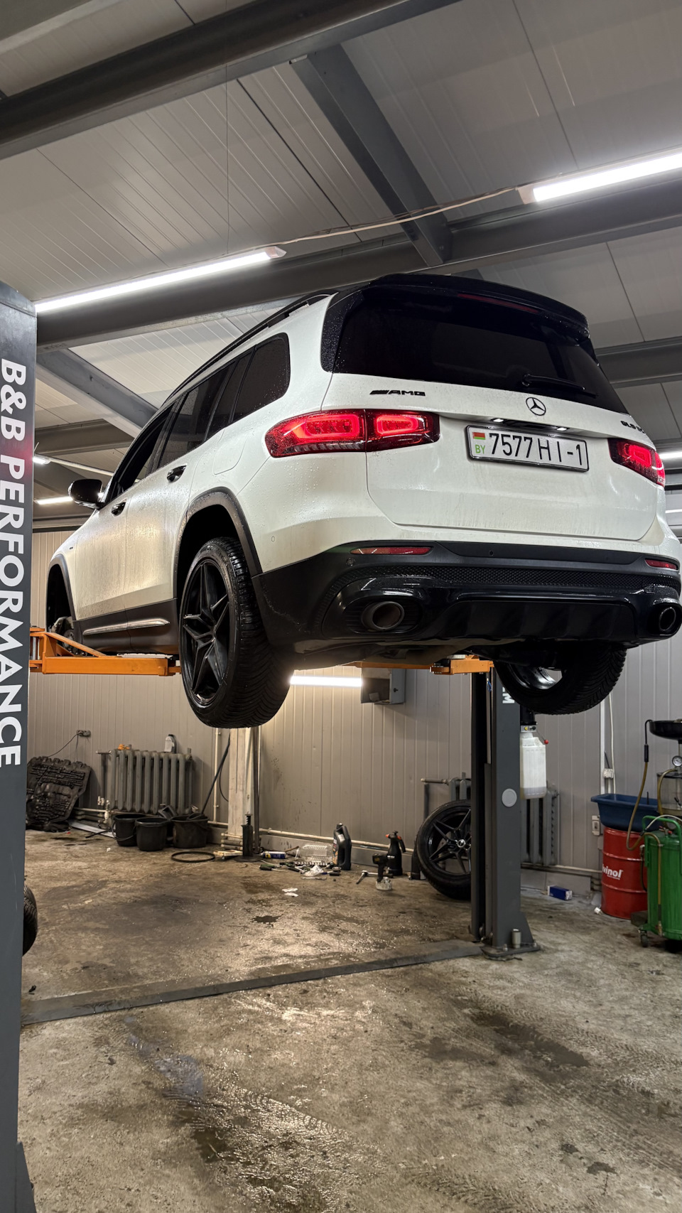 Фото в бортжурнале Mercedes-Benz GLB 35 AMG. Запчасти на фото: B7577