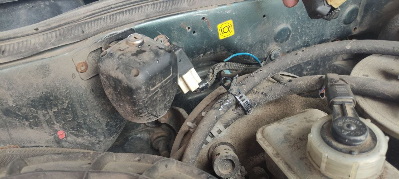 Подскажите на что это реле и слева что это такое? — LADA 2114, 1,6 л ...