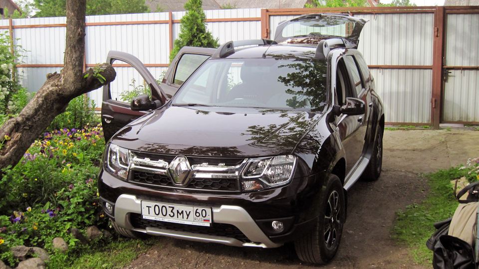 Дастер 2019 года выпуска. Рено Дастер 2019 черный. Renault Duster коричневый металлик 2020. Renault Duster Adventure 2020 черный. Renault Duster серо-коричневый металлик.