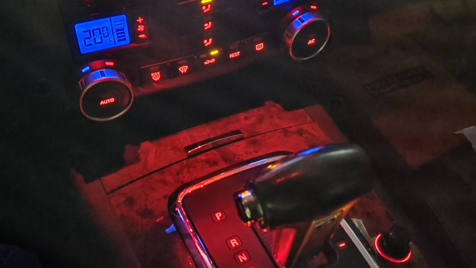 Можно ли снять обшивку без открытия двери? — Volkswagen Touareg (1G), 3 ...