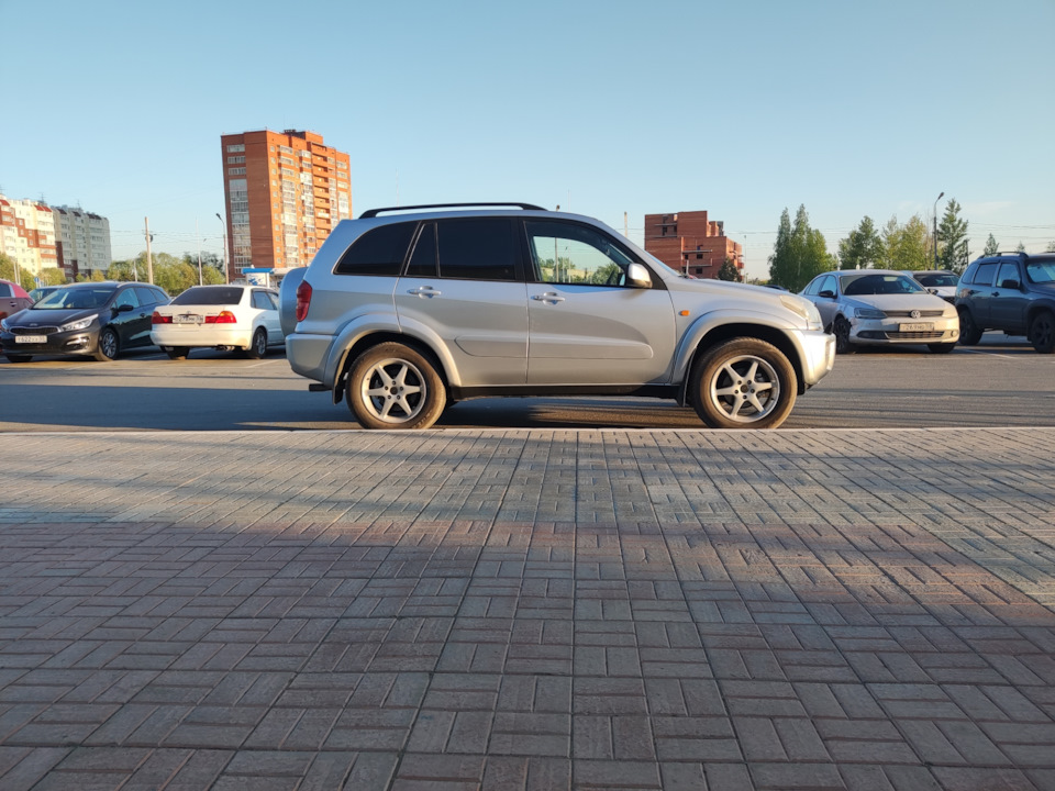 Фото в бортжурнале Toyota RAV4 (II)