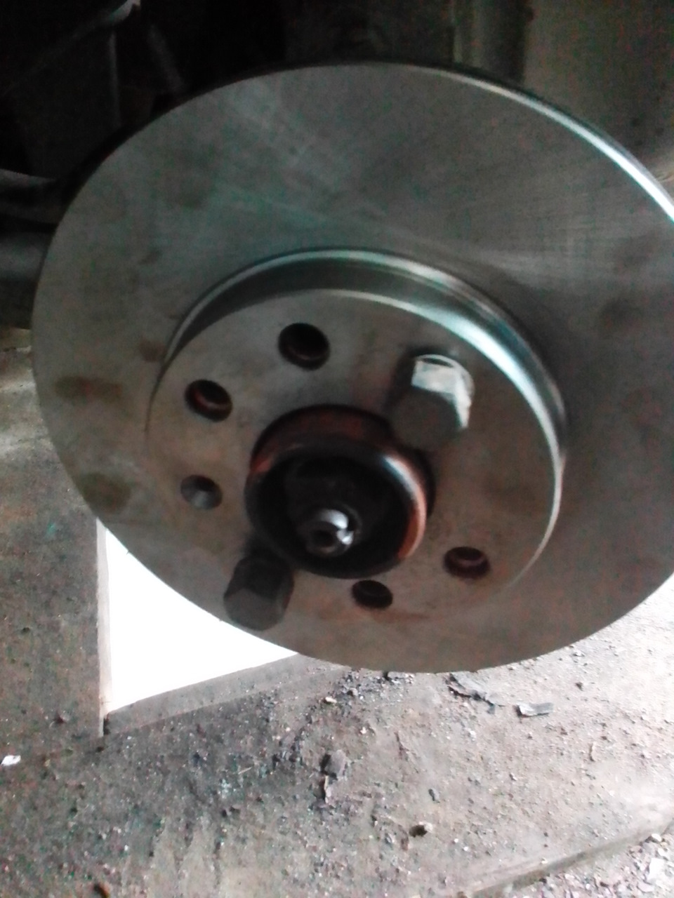 Замена передних тормозных дисков и пыльников левого привода. — ЗАЗ ...