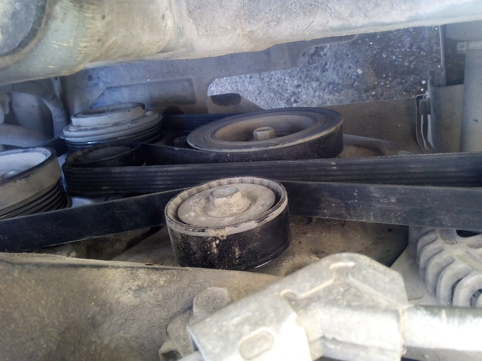 Замена обводного ремня — Daewoo Gentra, 1,5 л, 2014 года | своими ...