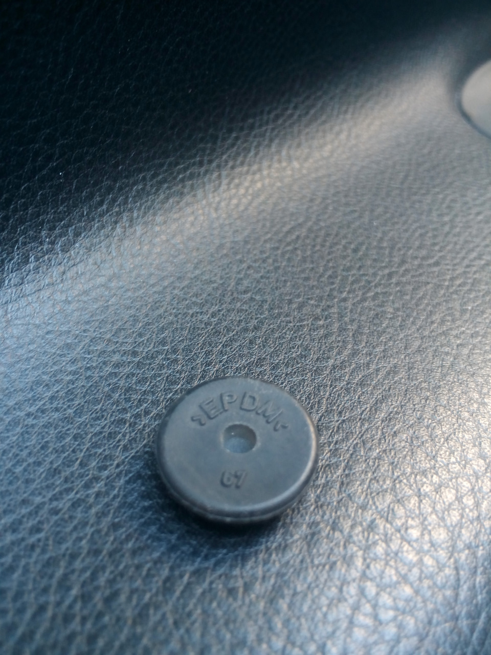 Заглушки дверей на месте))) 👌 👍 — Volkswagen Passat B6, 2 л, 2007 года ...
