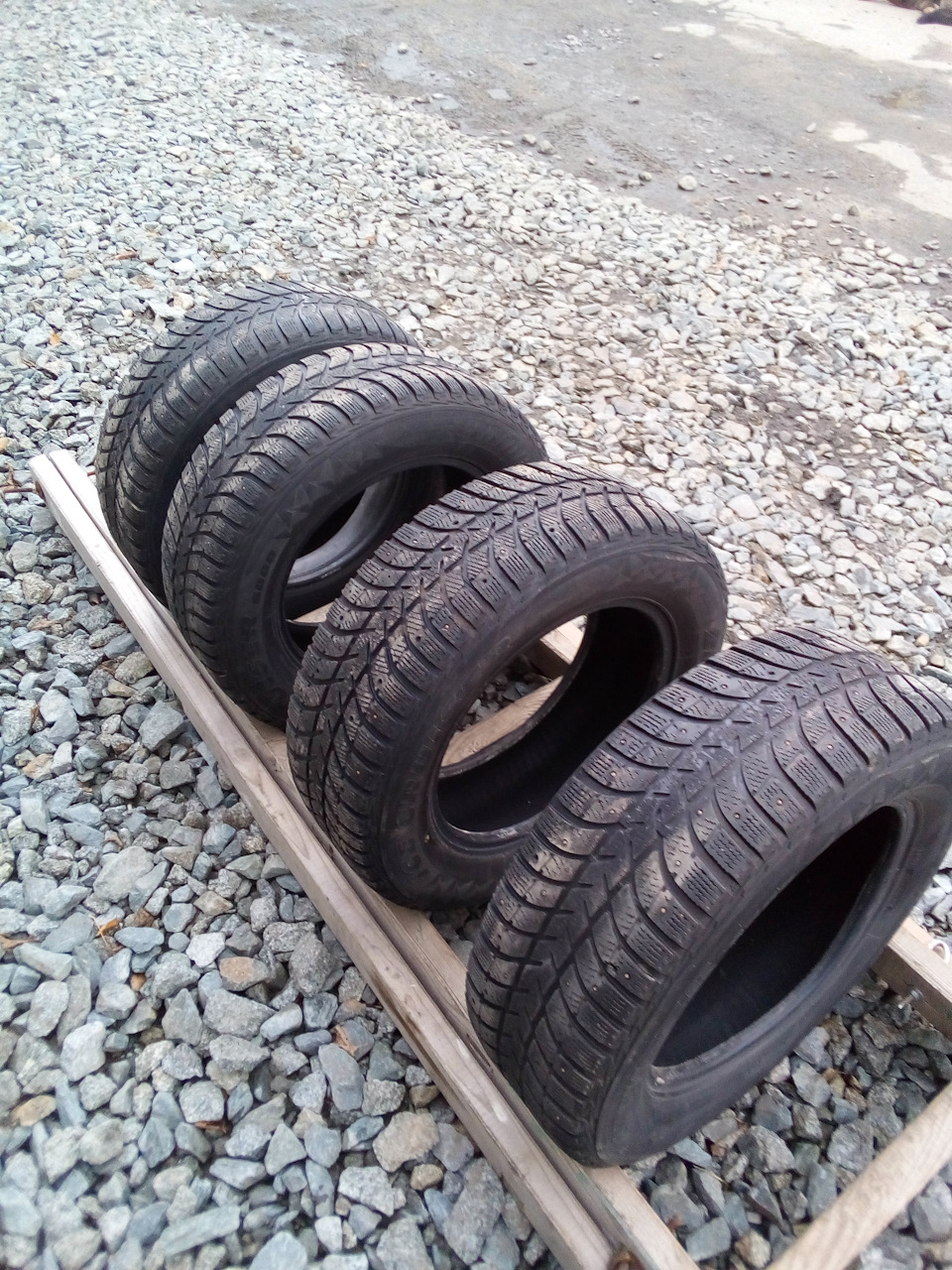 Шины бу в екатеринбурге. Bridgestone Cruiser 7000 195/65 r15. Бриджстоун айс Крузер 7000 195/65 r15. At резина 195 65 15. Резина 195-65-15 радиус.