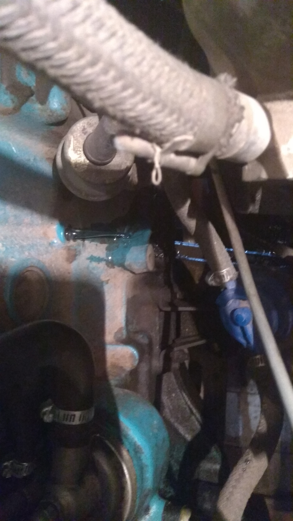 пробка слива антифриза ваз 2114. болт слива антифриза 2115. ваз 2114 слить антифриз с блока двигателя. сливной болт тосола ваз 2114. ваз 2115 вытек тосол.