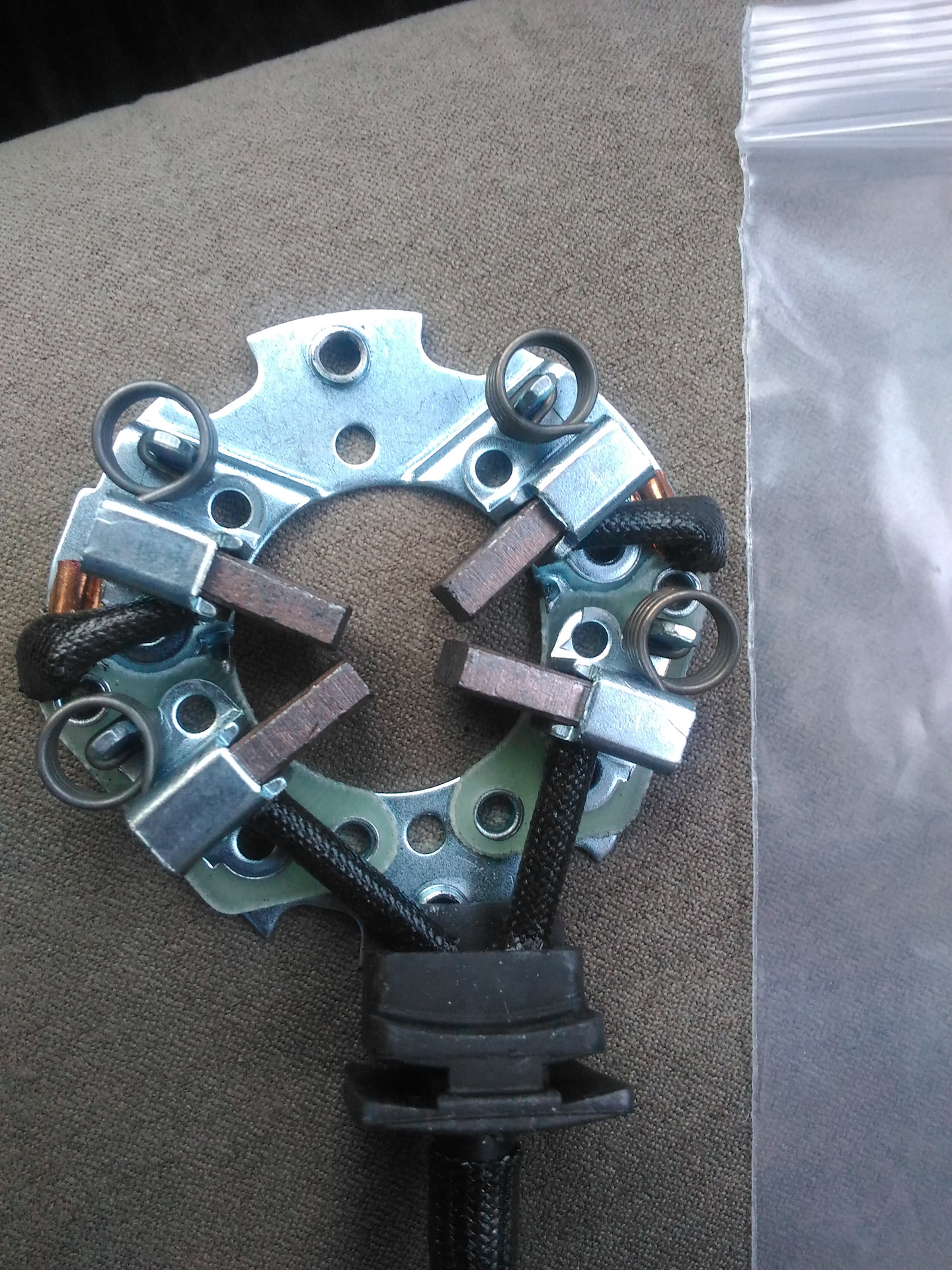 5 dci щетки стартера. Щеткодержатель стартера nissan almera classic. 139238 cargo. Щетки стартера альмера классик. Щетки стартера субару.