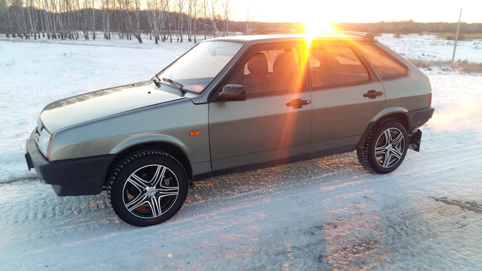 3 — Lada 21093