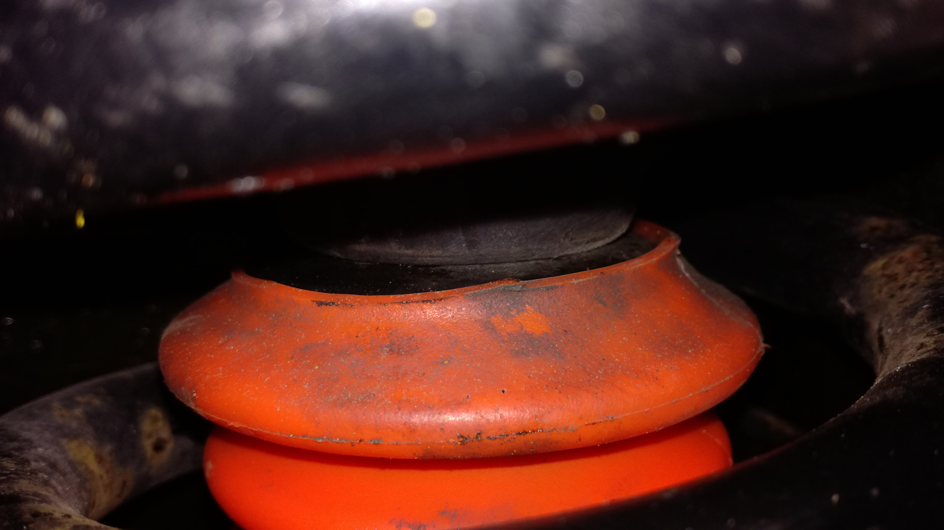 Пыльники передних амортизаторов — Mitsubishi Pajero Sport (2G), 2,5 л ...