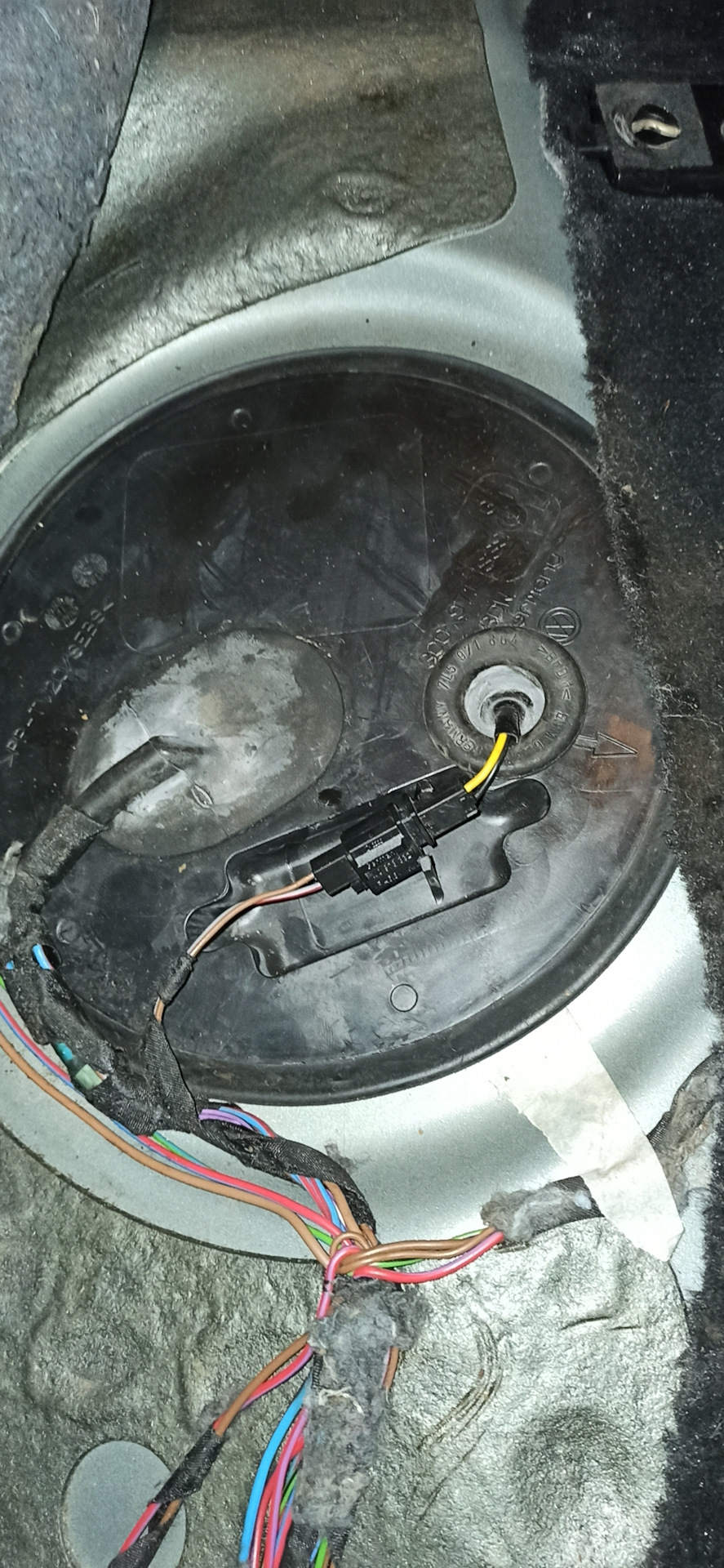 Датчик уровня топлива. — Volkswagen Passat B6, 2 л, 2006 года ...