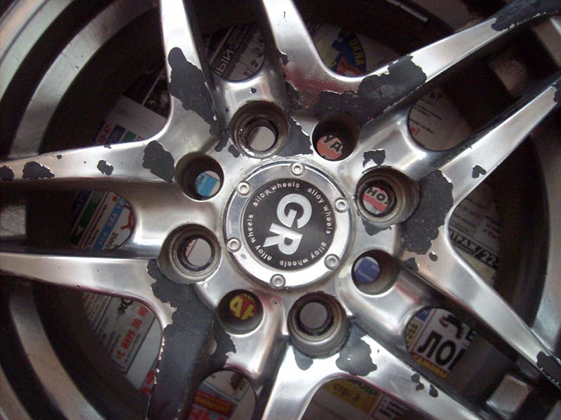 Что выбрать для своего автомобиля: штампованные диски или литые