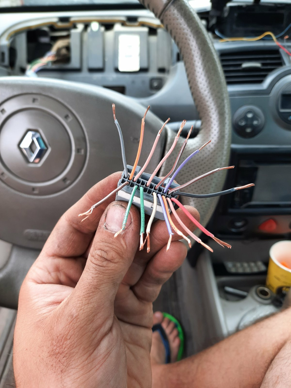 Распиновка щитка приборов рено меган 2