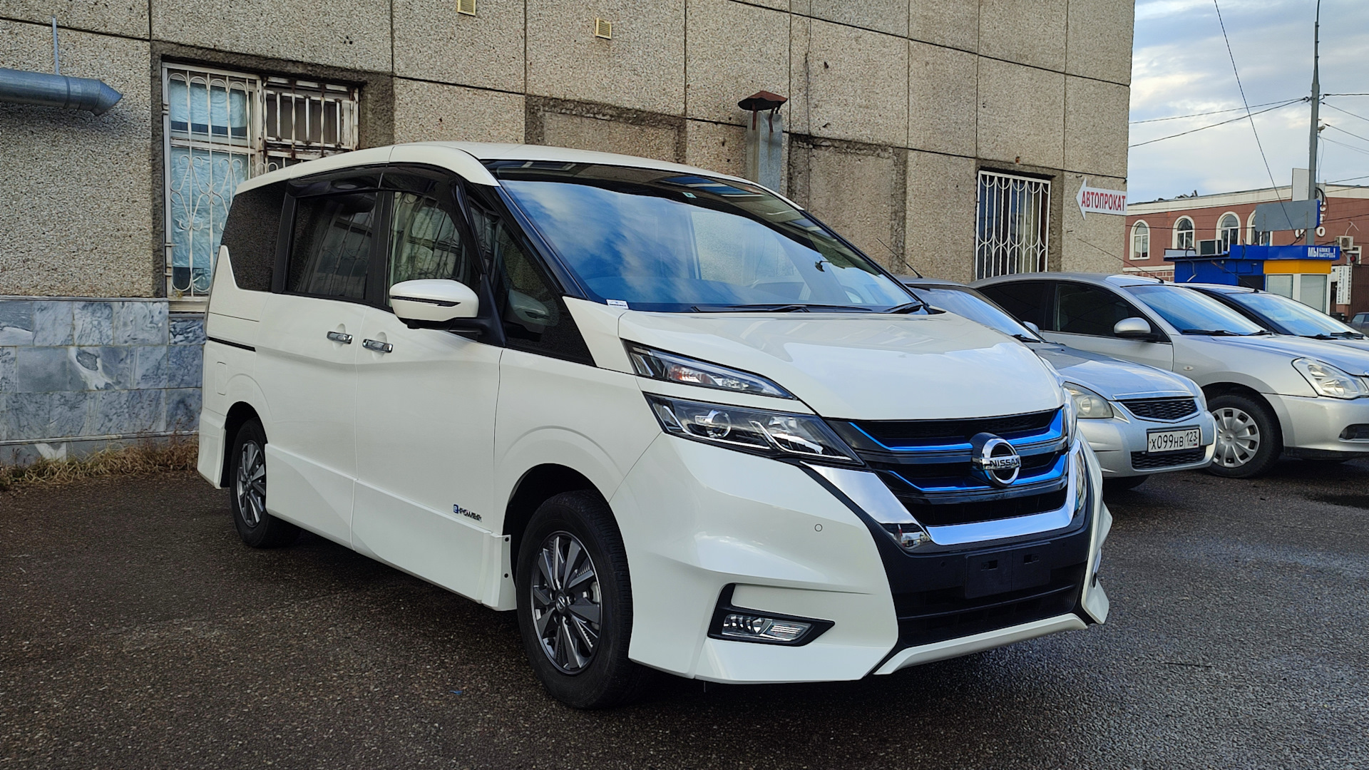 Nissan Serena Купить