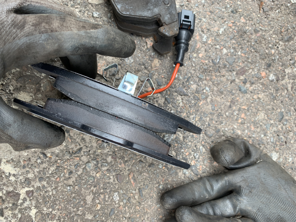 Обслужил передние тормоза — Volkswagen Passat B6, 2 л, 2007 года ...