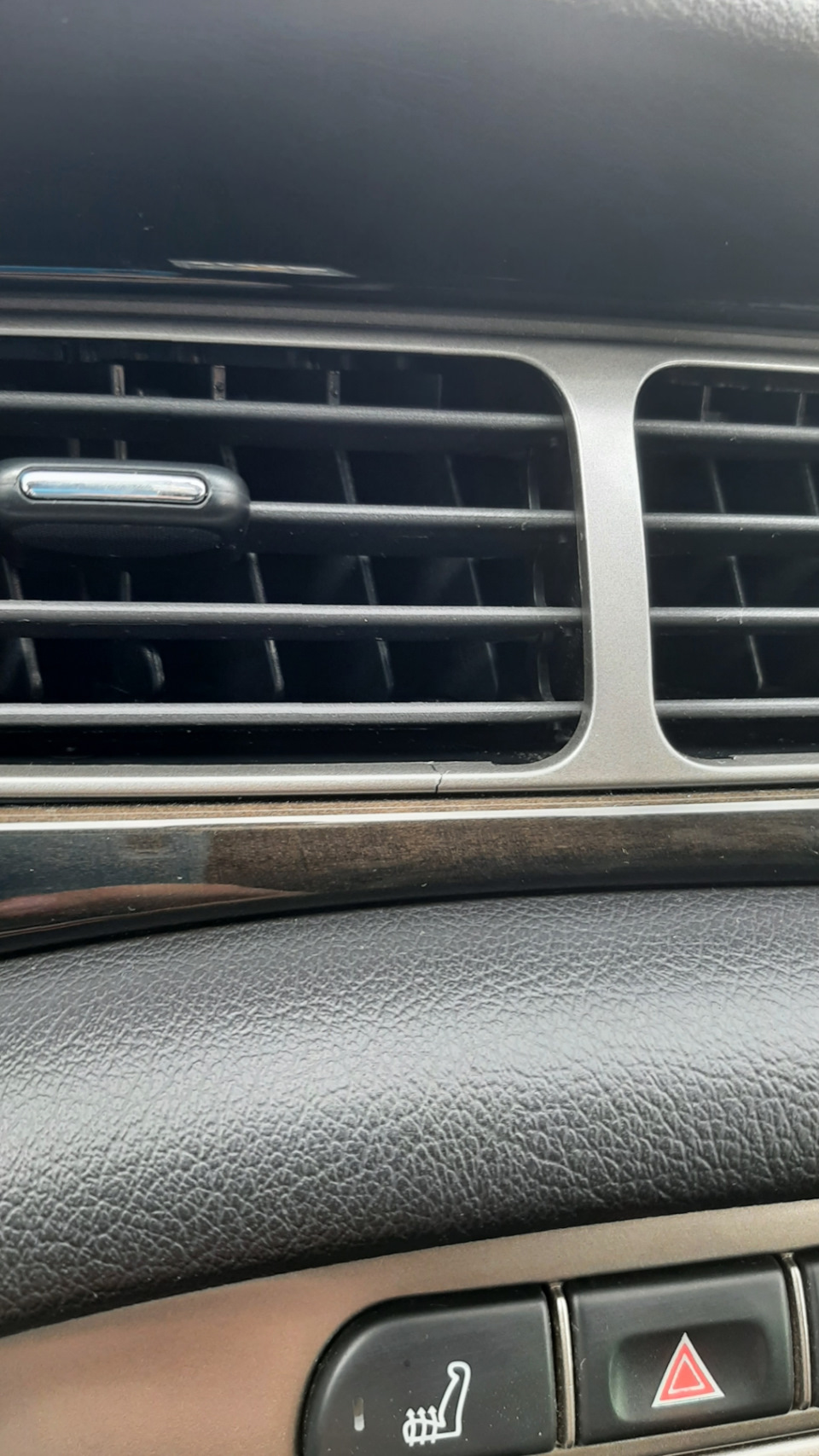 Трещина накладки воздуоховода, или фиксики которые по ночам ломают мою  машину. — Jaguar X-Type, 2 л, 2008 года | поломка | DRIVE2