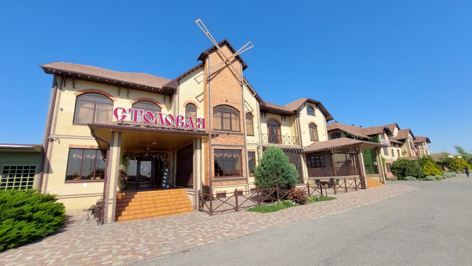 Отличная столовая! Очень доступные цены и вкусная еда. И ужин, и завтрак оказались очень разнообразными, хотя каждый из нас заказывал по своим предпочтениям — Nissan X-Trail II (t31)