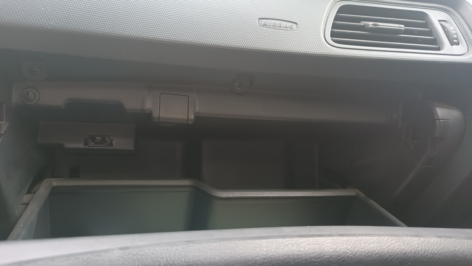 Замена щеток вентилятора обдува печки А11-8107027ВА. — Chery M11, 1,6 л ...