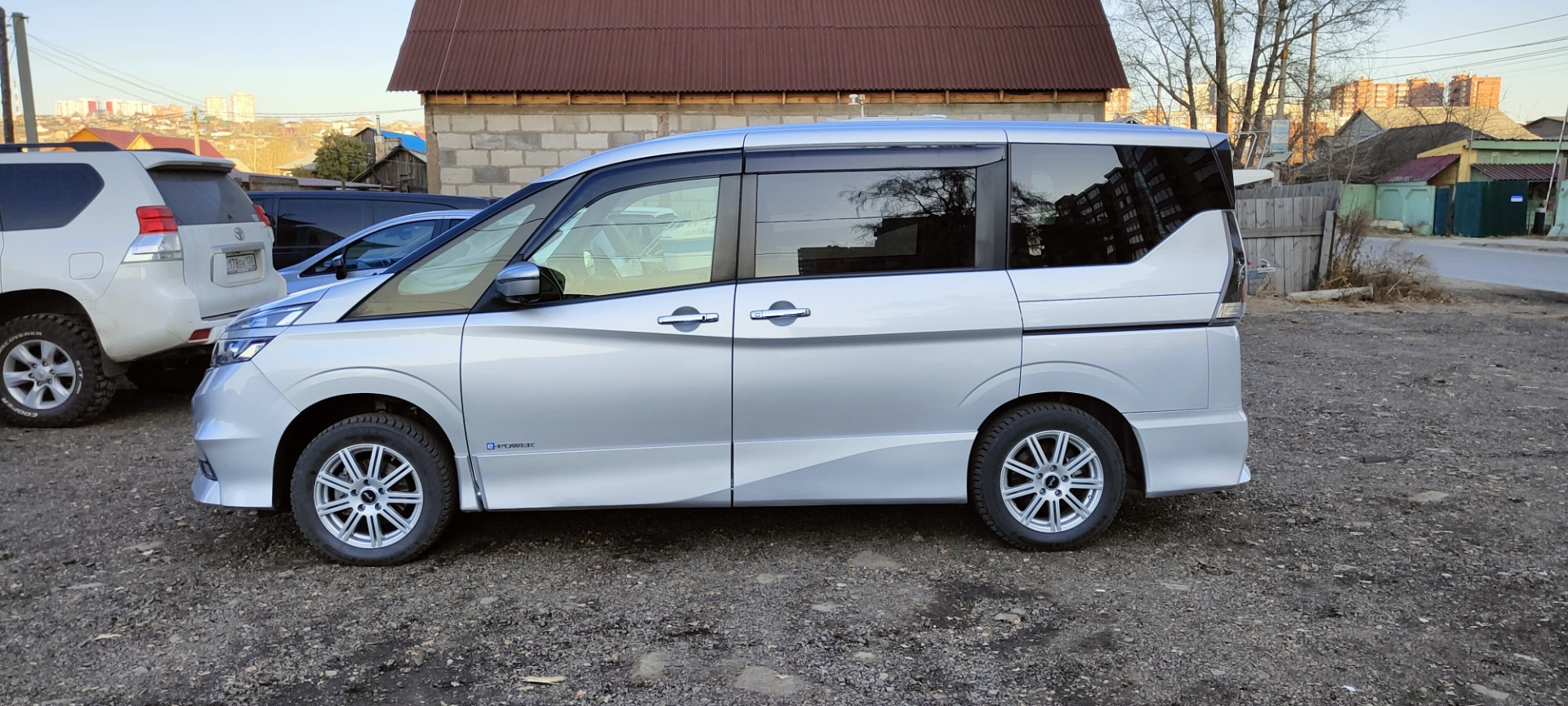 Ниссан серена бензин. Nissan Serena e Power 2023 года. Увеличение клиренса на Ниссан Серена с 25. Ниссан Серена как увеличить клиренс.