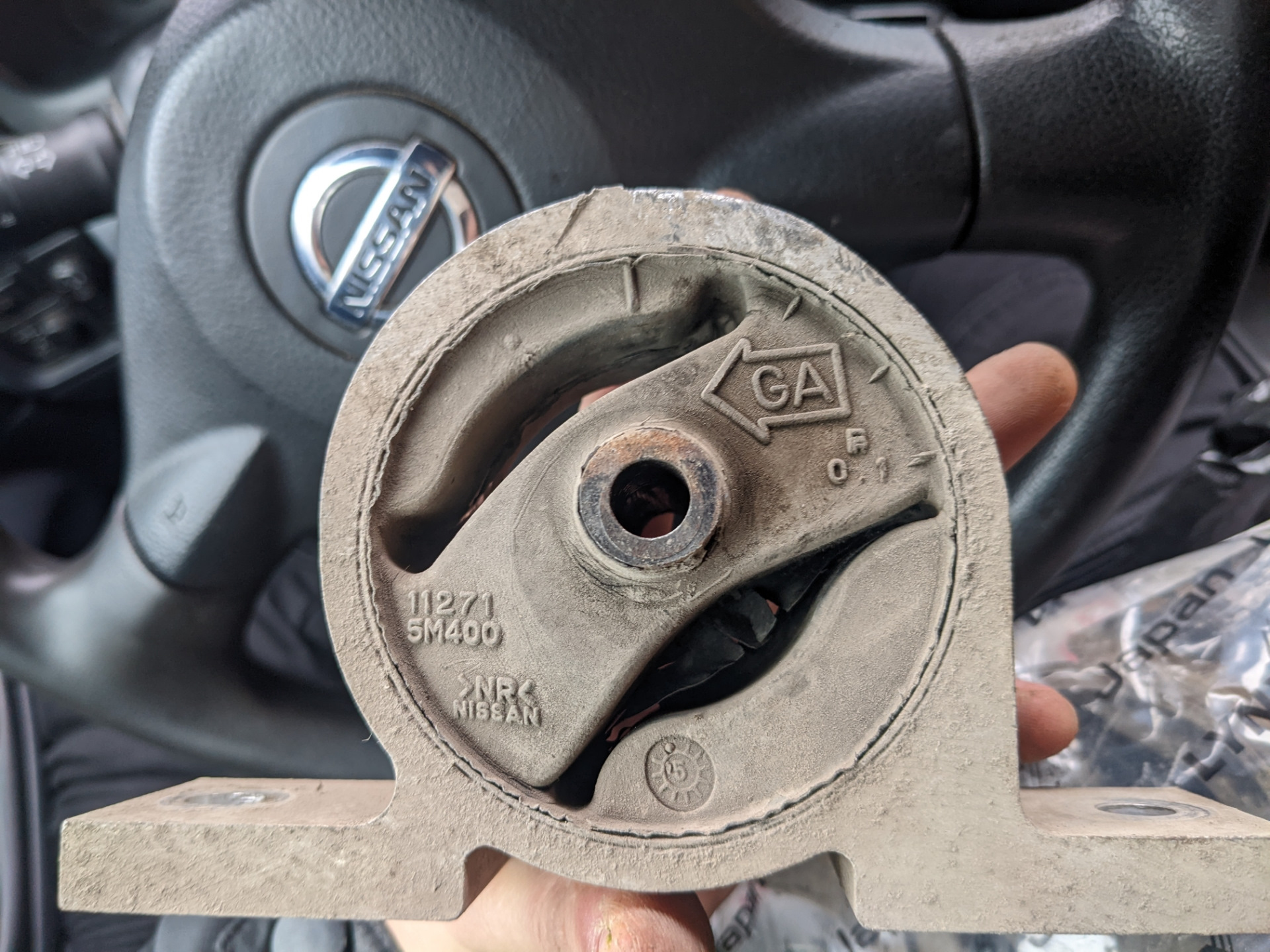 Как поменять левую подушку на ниссан кашкай Подушка кпп (опора) Nissan Qashqai J10 HR16DE 2007 передняя левая (б/у)