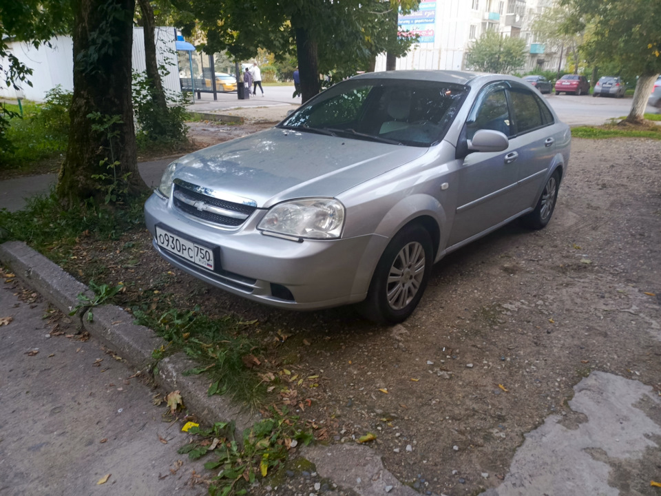 Заменил лампочки в приборке и поставил молдинг капота — Chevrolet ...