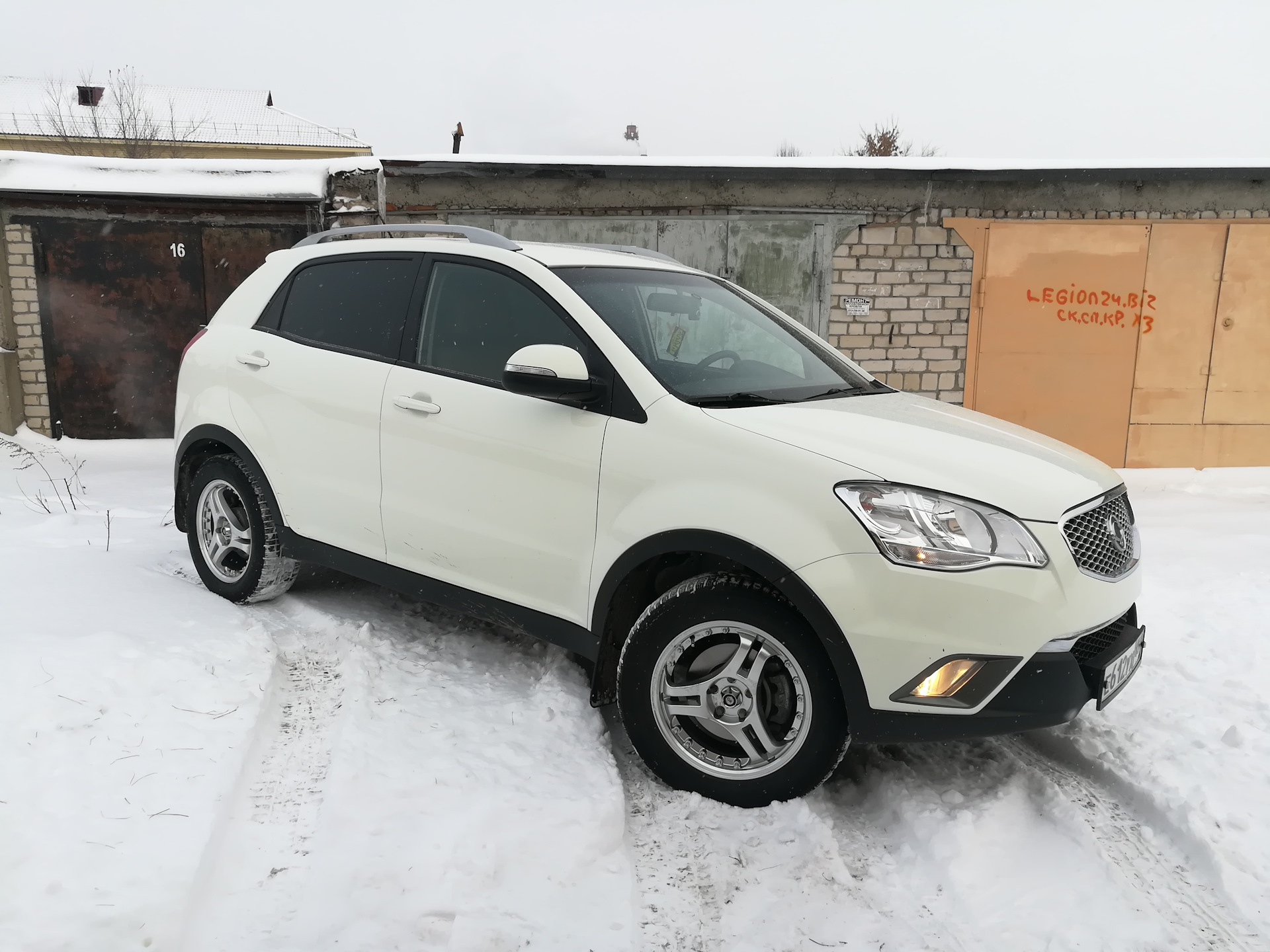 Ssangyong new actyon диски. SSANGYONG Actyon r17. SSANGYONG Actyon r18. Саньенг Актион 2 диски. Санг енг Актион на 17 дисках.