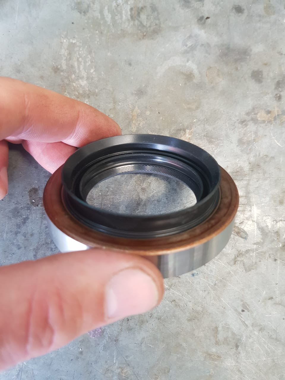 11. Замена сальника хвостовика и замена масла в заднем мосту ...