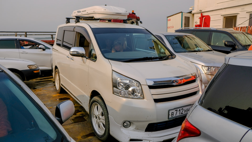 Тойота в петропавловске камчатском. Toyota Noah 1991. Тойота Хабаровск. Toyota магазин Якутск.