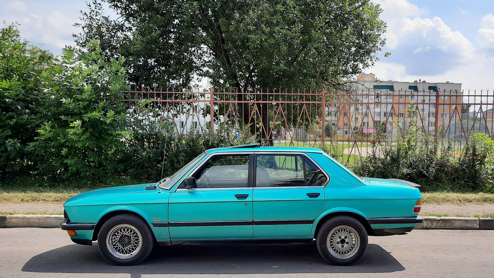 BMW 5 series (E28) 2.0 бензиновый 1982 | Богатая комплектация на DRIVE2