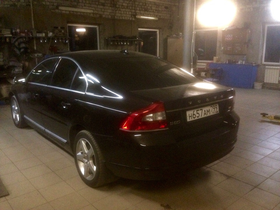 Отдыхает на новогодние) — Volvo S80 (2G)