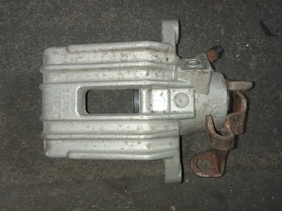 Суппорт задний Golf 4 на Volkswagen Bora (1G), Volkswagen Bora Variant ...