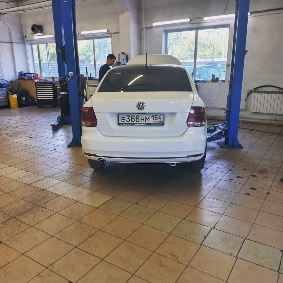 Замена Охлаждайки и Тормозилки — Volkswagen Polo Sedan, 1,6 л, 2017 ...