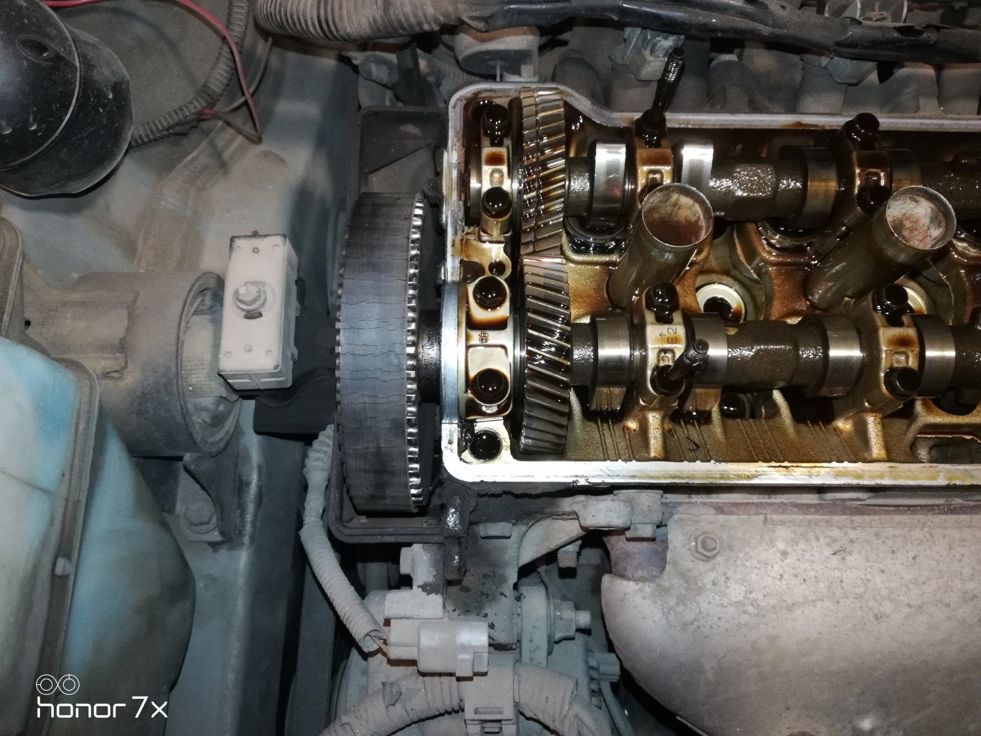 Прокладка крышки клапанов и сальники свечных колодцев — Toyota Carina ...